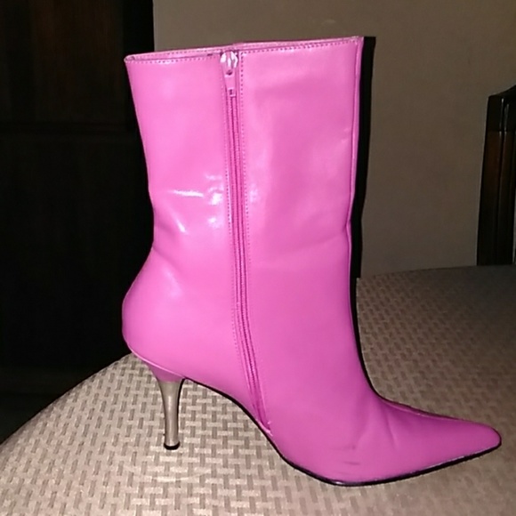 Boots - Picture 3 of 6